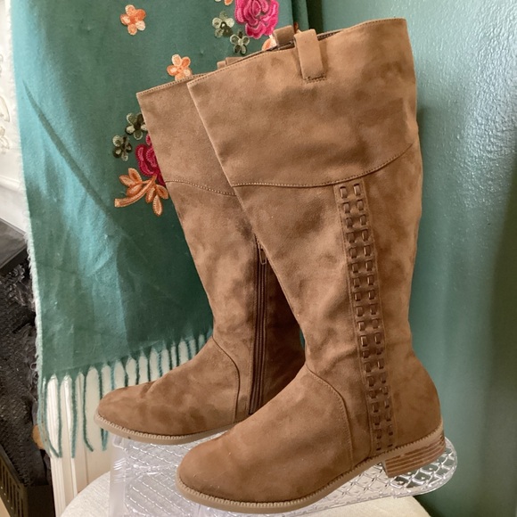 Elegant Tan faux Suede Heeled Boots - Picture 2 of 5